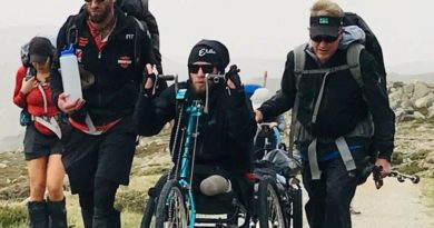 Quadruple amputee summits Australia’s tallest peak Quadruple amputee summits Australia’s tallest peak